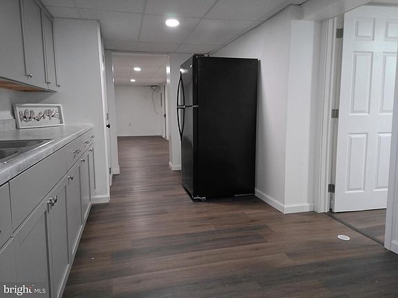 3rd image of 1124 W Main St #1