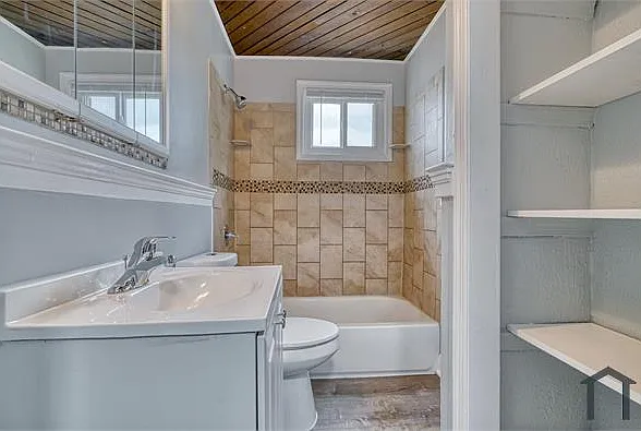 3 bed, 1345 sqft, $2,395 — Photo 4