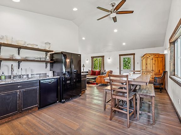 4th image of 210 Beaver Lake Rd #1