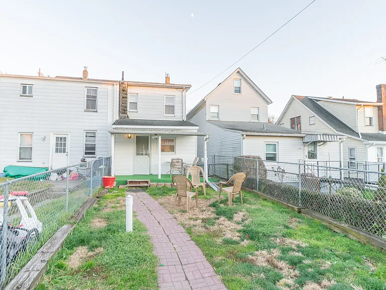 39 Rose St — Photo 36