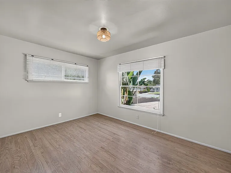 614 N Glendora Ave — Photo 9