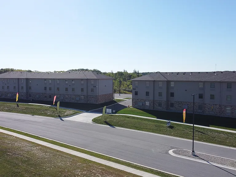 Crossroads Place Apartments — Photo 60