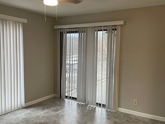 4th image of 611 Lazy Days Rd