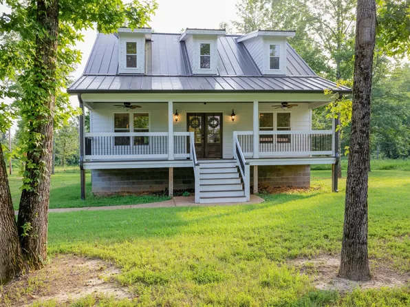 3425 Toms Creek Rd, Linden, TN 37096