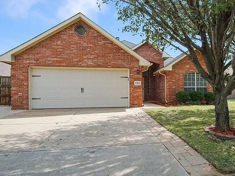 13212 Almond Dr — Photo 1