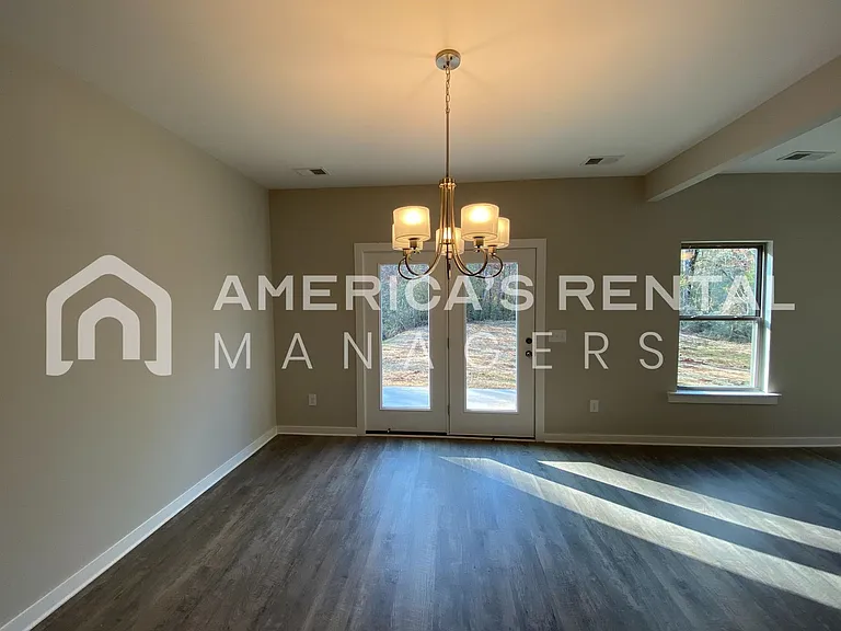 7940 Saint James Dr — Photo 10