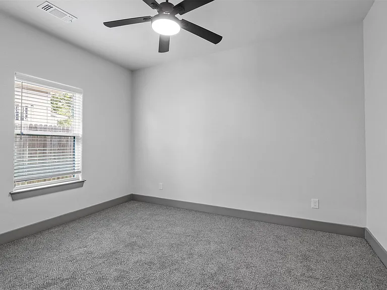 405 W Hull St — Photo 7