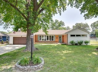 4805 Longview Ave, Godfrey, IL 62035