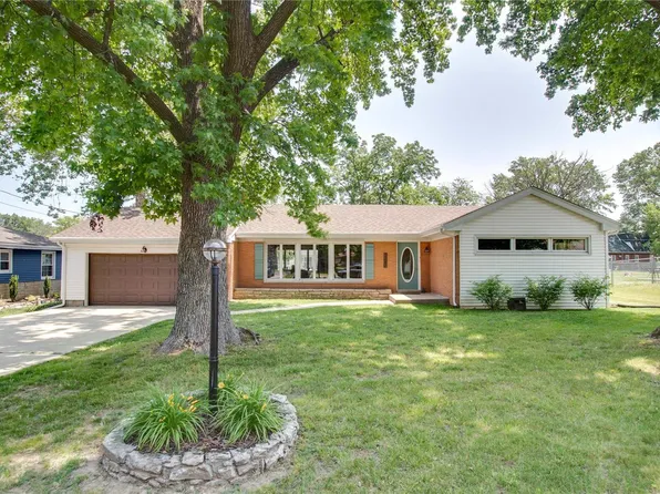 4805 Longview Ave, Godfrey, IL 62035