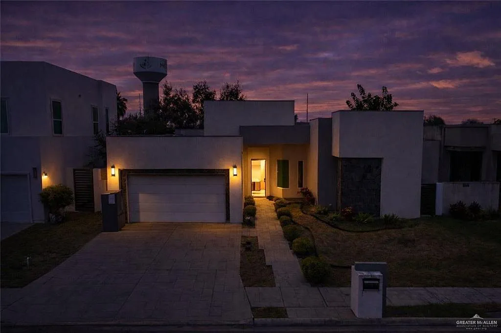 4 bed, 3.5 bath, 2614 sqft, $3,100 — Photo 1