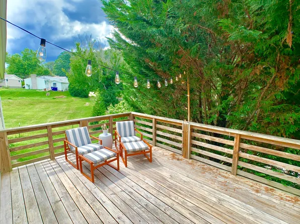 22 Shelburne Dr, Asheville, NC 28806