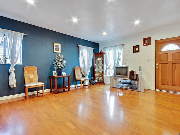 3rd image of 5133 Meridian St