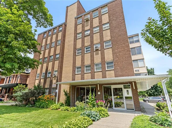 38 Charlton Ave W #302, Hamilton, ON L8P 2C1