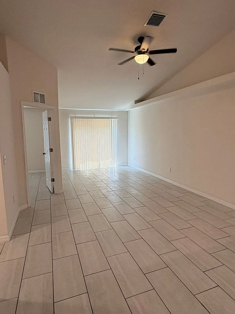 3/2 Duplex for Rent in Cape Coral — Photo 2