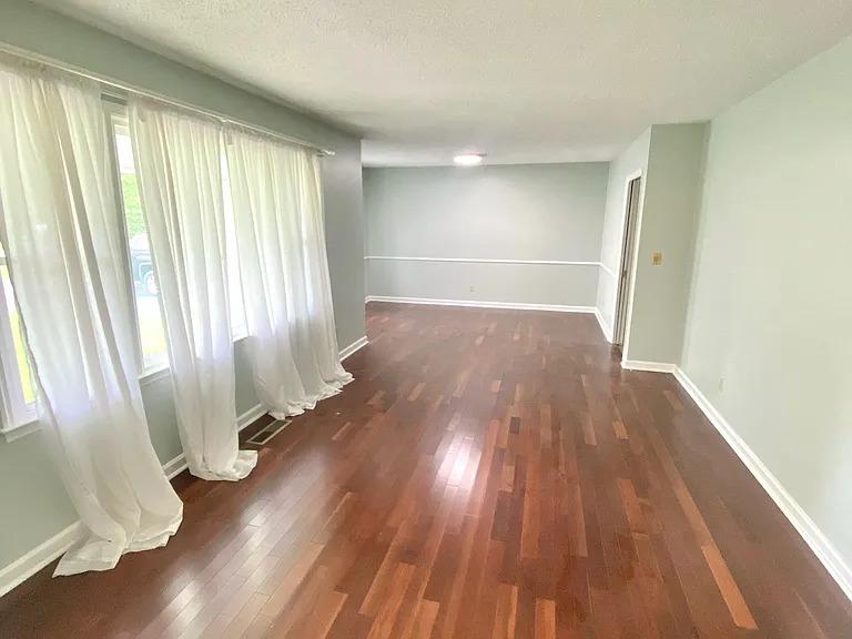 1723 Verona Dr — Photo 4