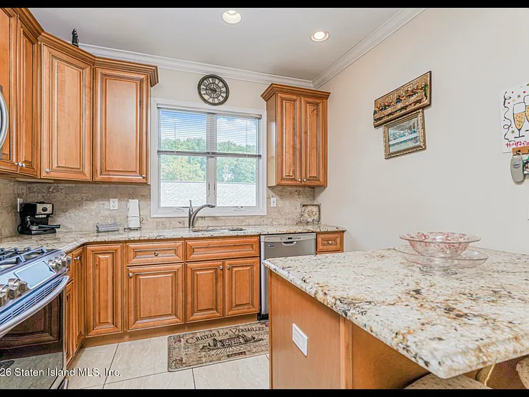 16 Allen Pl #2 — Photo 3