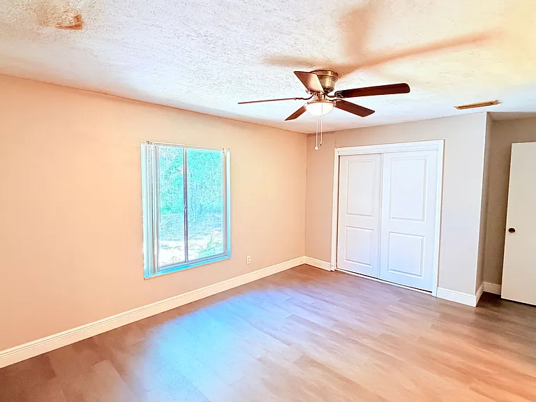 124 Clear Lake Cir — Photo 16