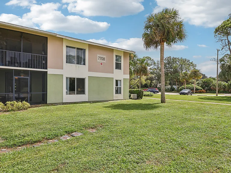 Lakeside Glen Apartments — Photo 47