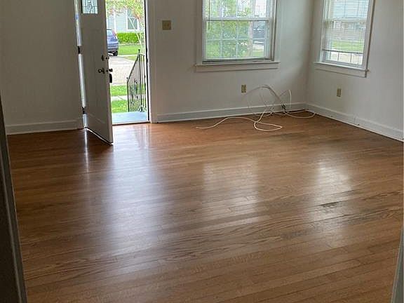 3rd image of 800 Harang Ave