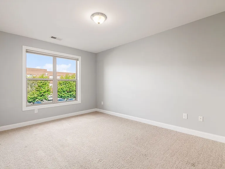925 Ingleside Ave #215 — Photo 12