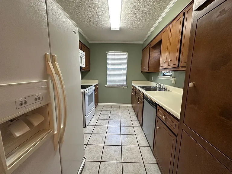 2448 Riverlook Dr — Photo 13