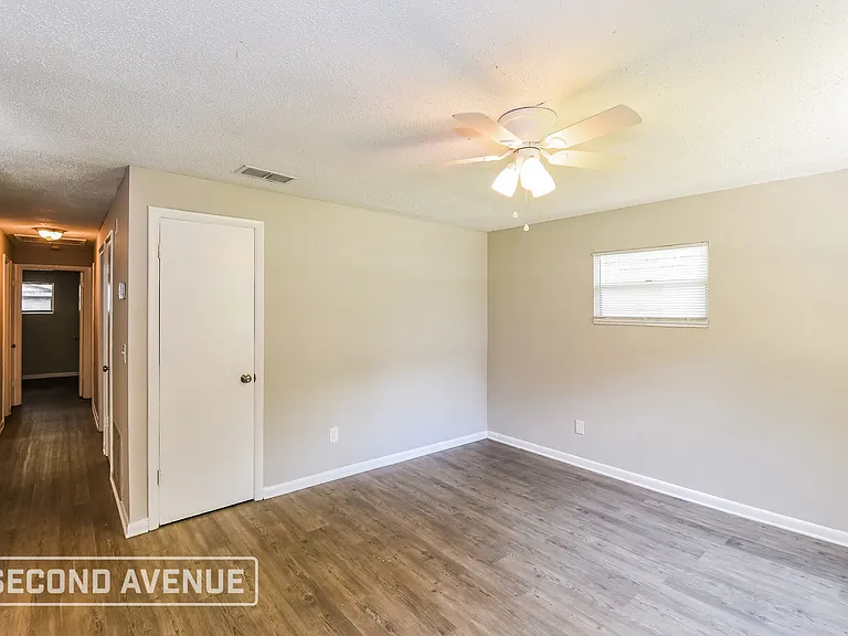 2939 W 4th St — Photo 9