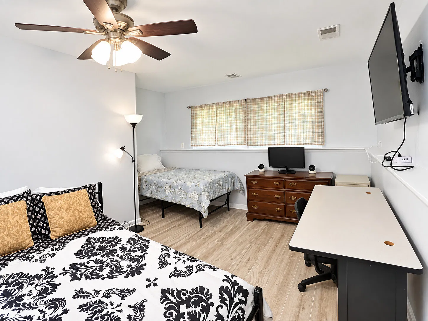 Sanibel Dr, Reston — Photo 1