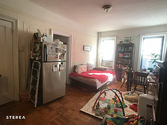 Rented by Sterea Agency