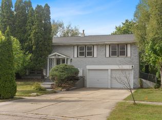 1180 Cobble Hill Ct, Hoffman Estates, IL 60169