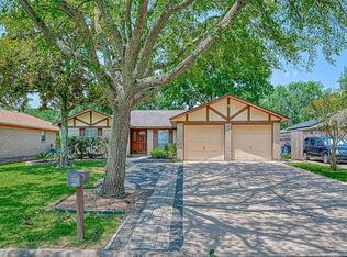 311 Baycrest Dr, League City, TX 77573