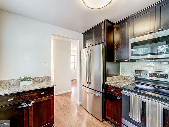 4th image of 3021 Silent Valley Dr