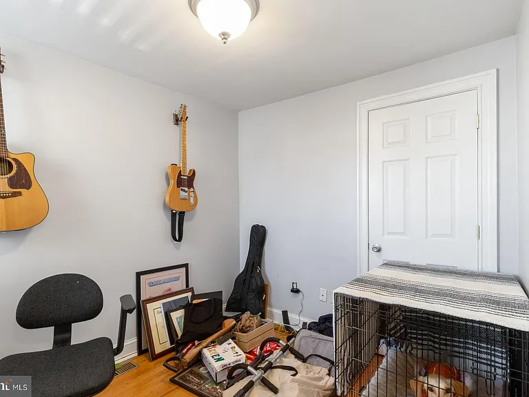 824 N Judson St — Photo 16