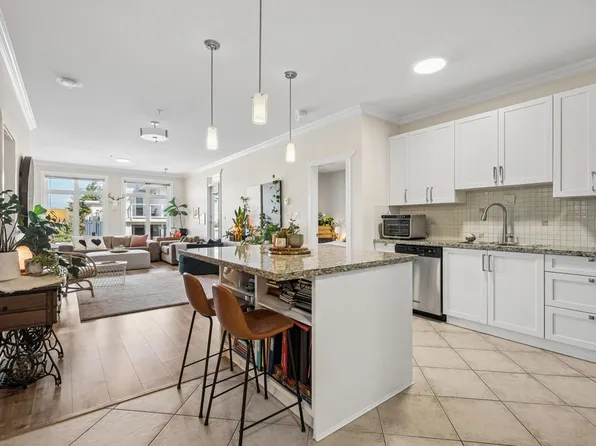 4111 Bayview St #305, Richmond, BC V7E 6T5