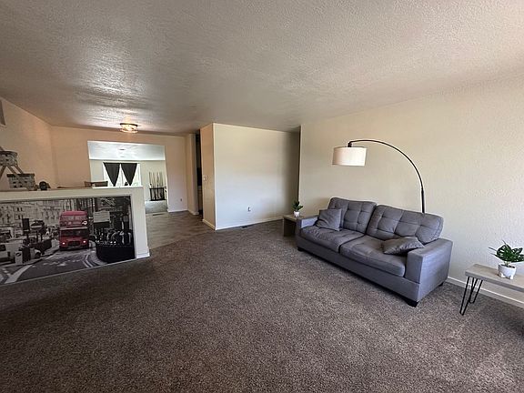 3rd image of 873 Parkwood Way