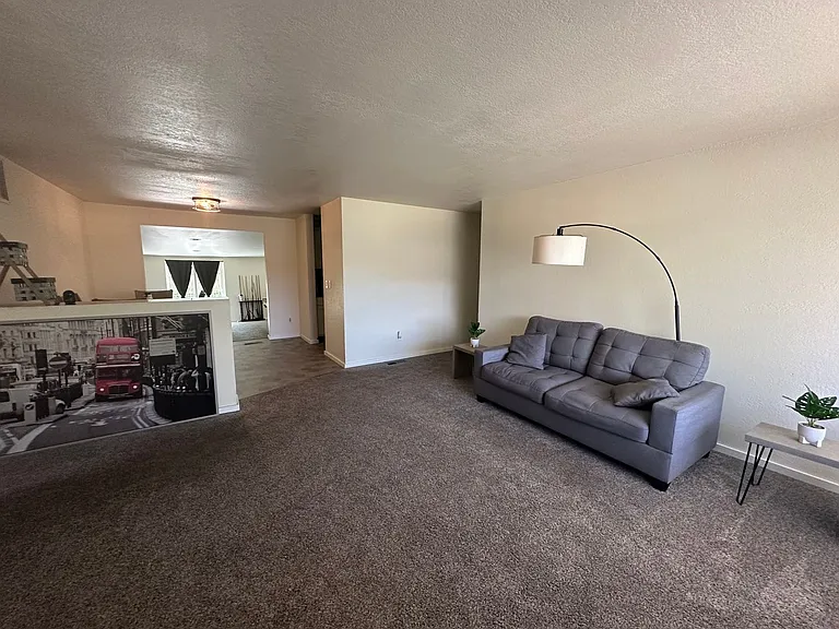 873 Parkwood Way — Photo 3