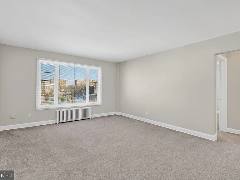 1410 N Quinn St #7 — Photo 3