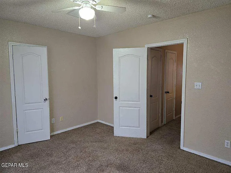 12105 Castle View Way — Photo 15