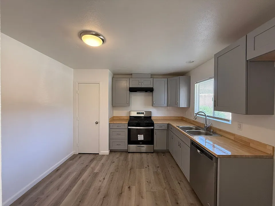 524 E Avenue Q12 #22