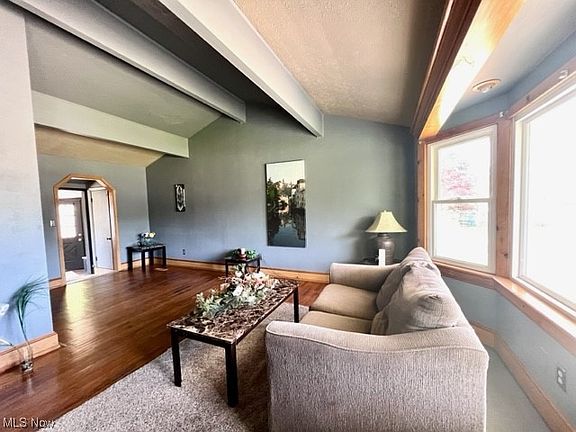3rd image of 916 West Dr