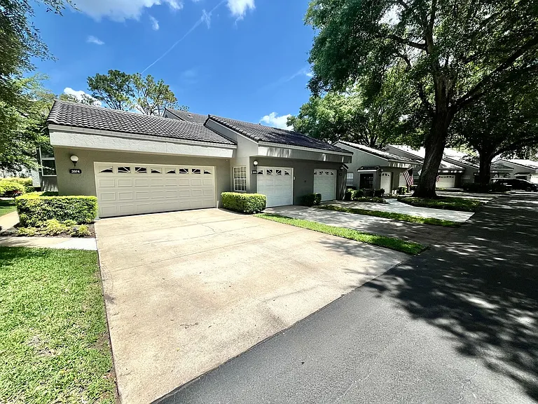 3970 Lancashire Ln — Photo 3