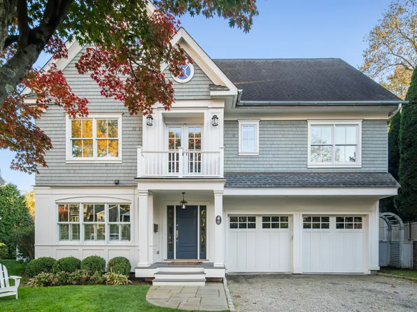 8 Oakleigh Court, Norwalk, CT 06853