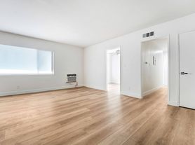 1545 North Laurel