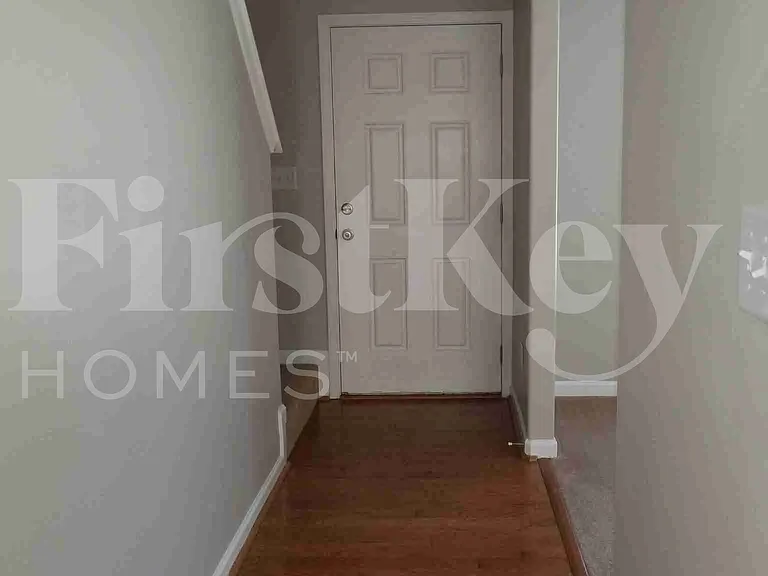 901 Leatherstone Ln — Photo 5