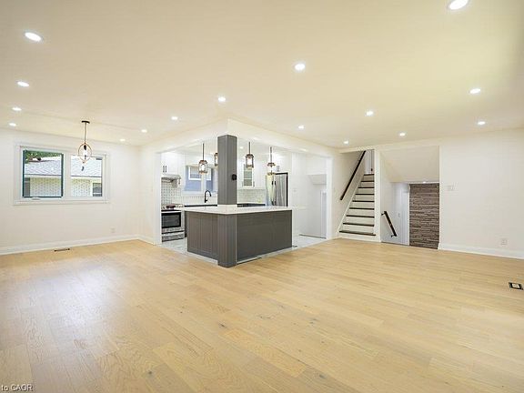 5th image of 21 Halliwell Dr