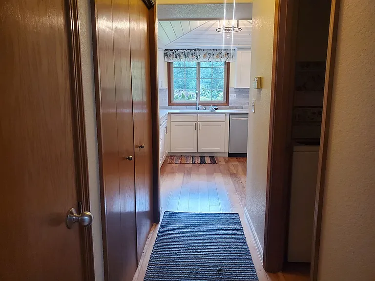 247 SE Weston Rd — Photo 8