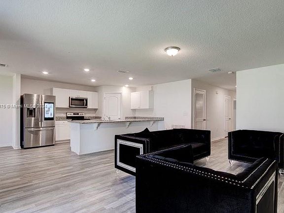 5th image of 1703 Shad Ln