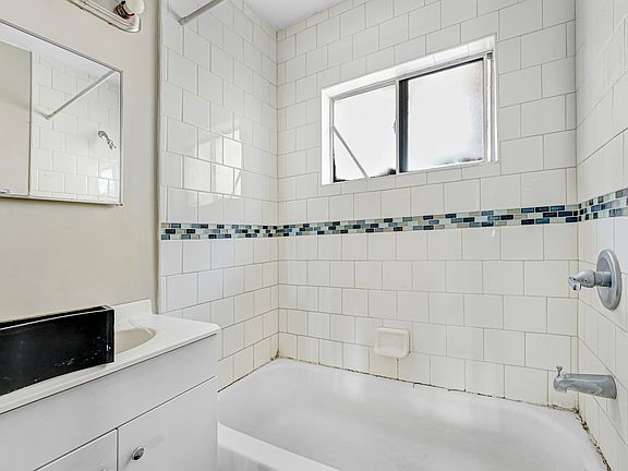 2nd image of 11722 S Budlong Ave #7