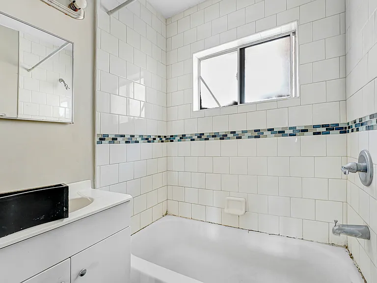 11722 S Budlong Ave #7 — Photo 2