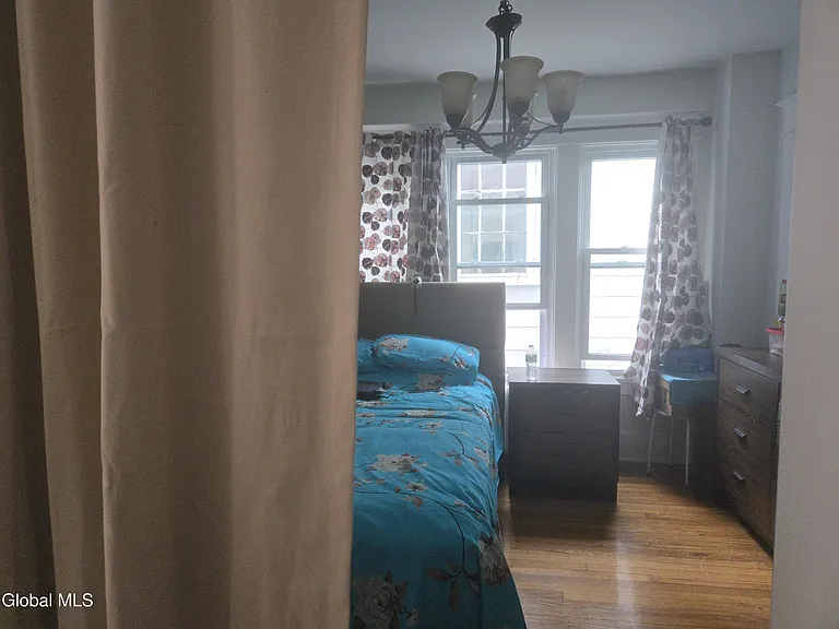 86 Benson St — Photo 4