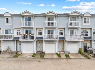 38A Country Dr E, Staten Island, NY 10314